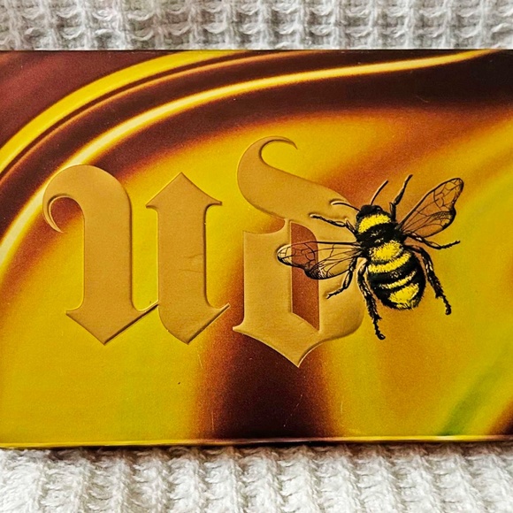 URBAN DECAY BEE EYE SHADOW MIRROR CASE LIMITED EDITION WITH MAGNET CLOSURE AND - Picture 2 of 3